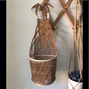 Wall planter basket